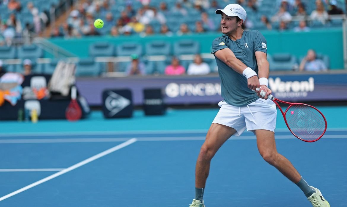 João Fonseca em competição no Master 1000 em Miami nos Estados Unidos.