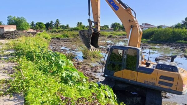 Prefeitura de Natal avança na limpeza de lagoas de captação e seis já foram atendidas para prevenir alagamentos.