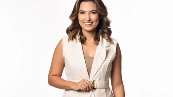 Mari Pinheiro apresenta o Ponta Negra Manhã, novo programa matinal da TV Ponta Negra com foco em informação e prestação de serviço