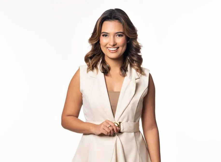 Mari Pinheiro apresenta o Ponta Negra Manhã, novo programa matinal da TV Ponta Negra com foco em informação e prestação de serviço