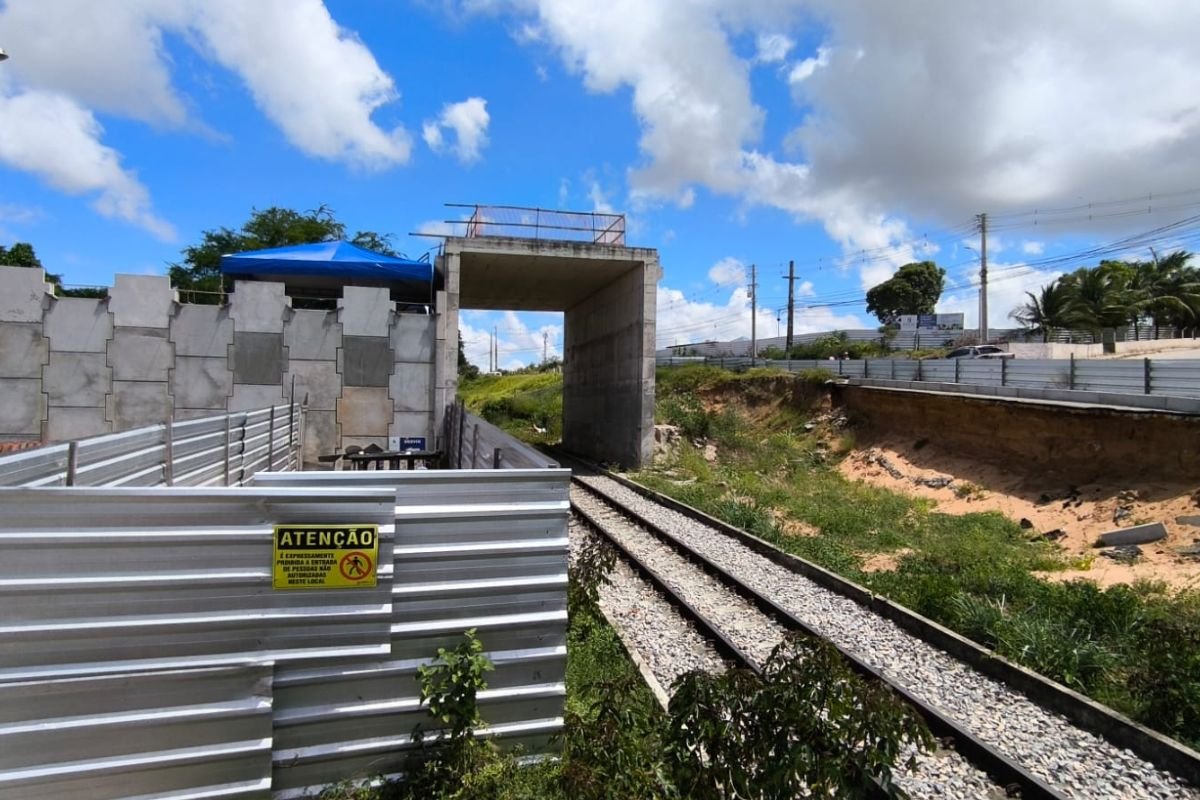 Pontilhão de Cidade Nova tem obras retomadas em Natal, com prazo de seis meses. Primeira etapa inclui desvios viários e ajustes no trânsito.