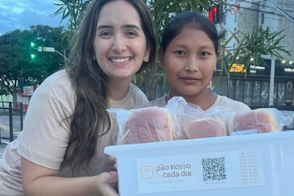 Startup em Natal cria oportunidade de renda para imigrantes com venda de pães em semáforos e promove inclusão social.