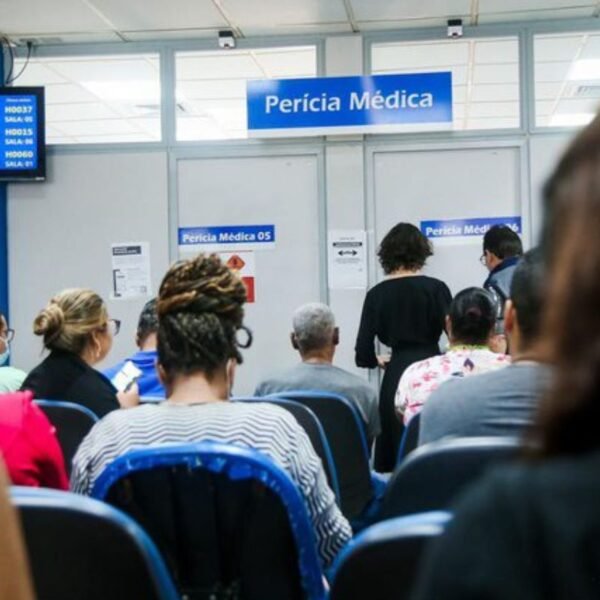 INSS lança Novo Atestmed e amplia para até 90 dias o auxílio por incapacidade sem perícia presencial. Medida pode reduzir filas.