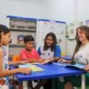 Natal inaugura sala para acolher filhos de alunos da EJA e reduzir evasão escolar, oferecendo mais apoio a estudantes.