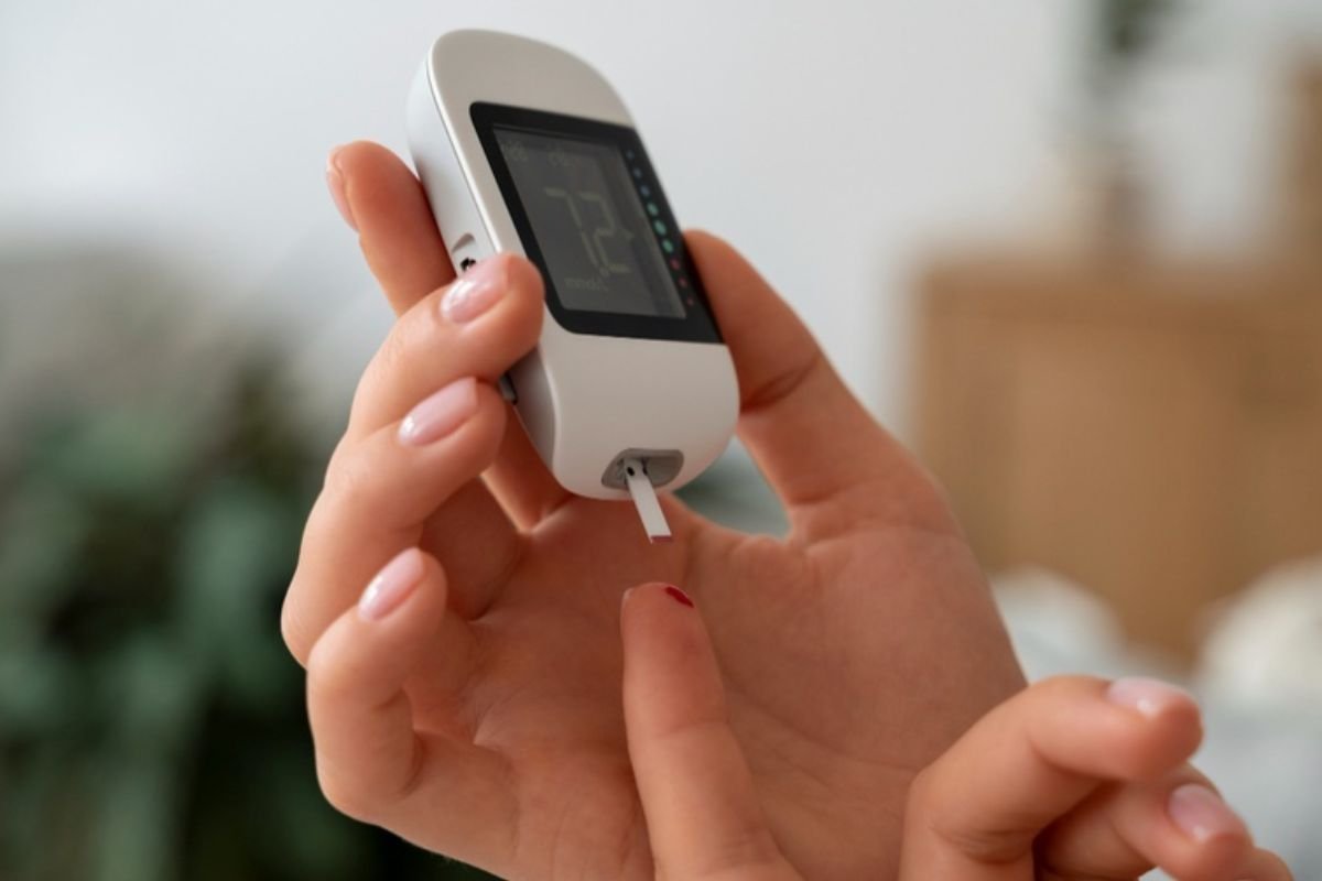 Anvisa suspende 30 dispositivos médicos, incluindo agulhas de insulina e medidores de glicose, após falhas nas boas práticas de fabricação.