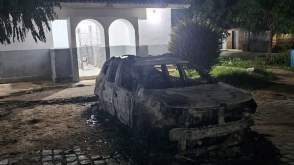 Viatura da PM é destruída por incêndio em Jandaíra, no RN. Caso foi controlado e serviço policial segue normal, segundo a corporação.