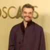 Wagner Moura será apresentador no Oscar 2026 e concorre a Melhor Ator por “O Agente Secreto”. Cerimônia acontece no Teatro Dolby, em Los Angeles.