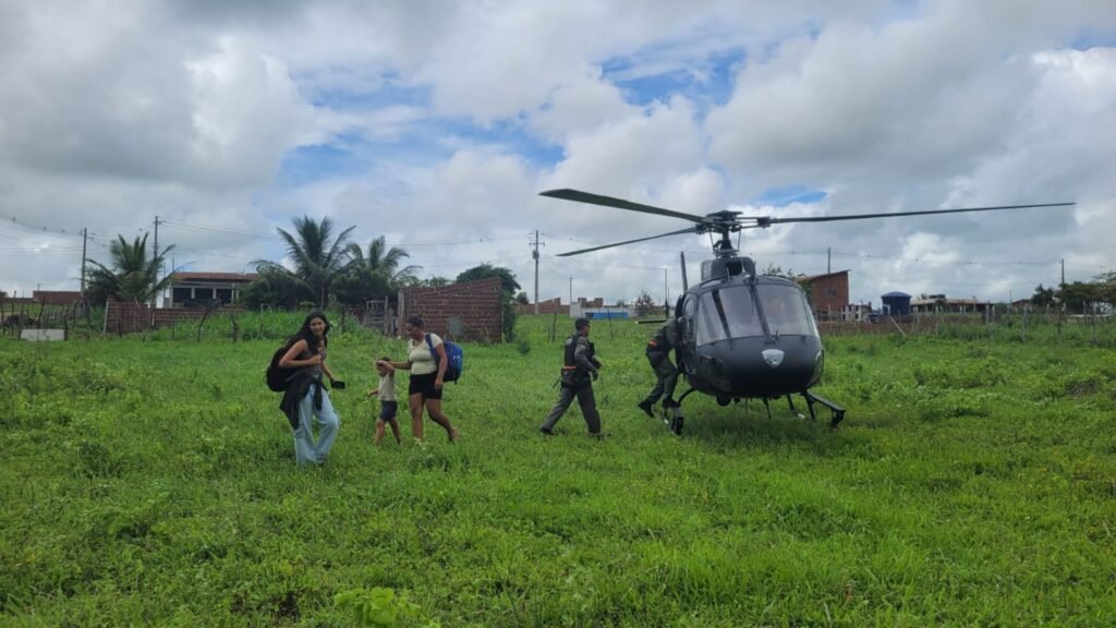 Evacuação aérea no RN resgatando famílias ilhadas