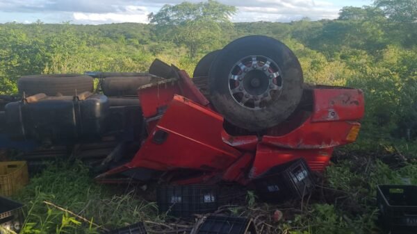 Acidente com caminhão na RN-120 em São Paulo do Potengi