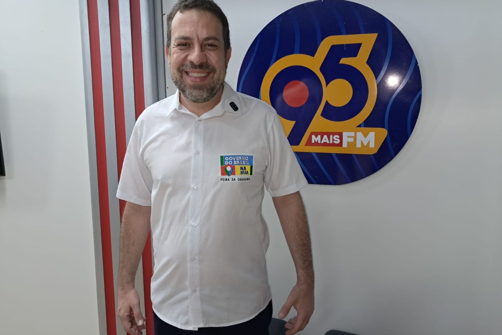 Guilherme Boulos Natal durante entrevista na rádio 95 Mais FM