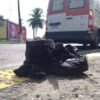 Acidente aconteceu após motocicleta perder controle em trecho com água acumulada na zona Leste da capital.