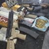 Polícia Militar apreende fuzis, munições e drogas durante patrulhamento em Mãe Luíza, na zona Leste de Natal.