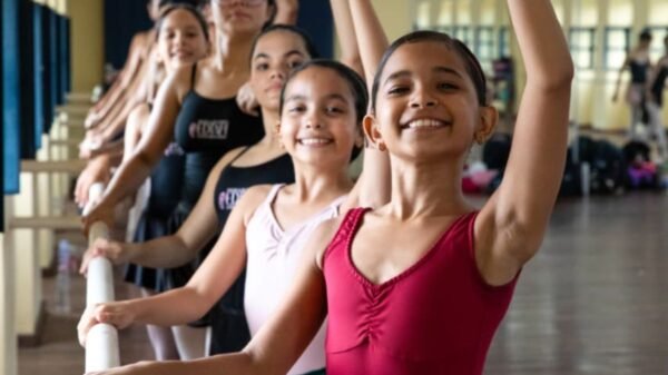 Bailarina do RN ganha bolsa na Palucca Universidade de Dança, na Alemanha. Jovem de 12 anos é aluna da Escola de Dança do Teatro Alberto Maranhão.