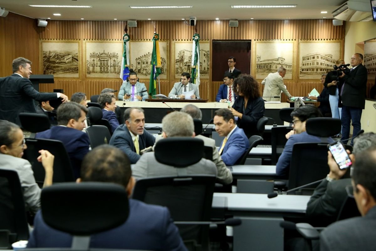 Câmara de Natal aprova reajuste de 5,4% para servidores da Educação e vota projetos de incentivo econômico e segurança.