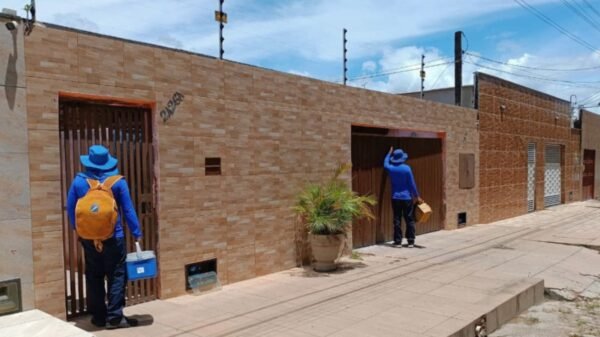 Natal intensifica vacinação após morcego com raiva no bairro Potengi. Ação ocorre na Zona Norte com imunização de cães e gatos.