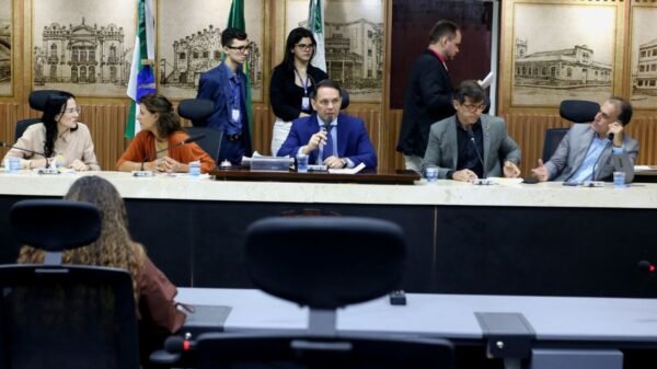 Comissão da Câmara de Natal aprova projetos que criam programas de combate à LGBTfobia e à lesbofobia no município.