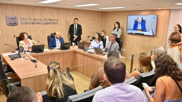 Comissão especial da Assembleia do RN começa a analisar PEC que prevê eleição indireta para governador em caso de vacância dos cargos de governador e vice.