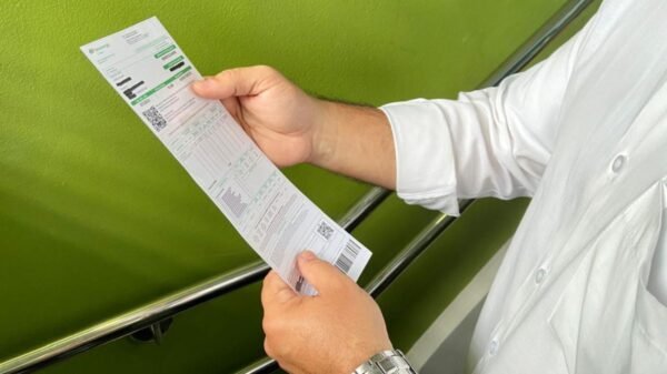 Cerca de 7 mil famílias no RN podem perder a Tarifa Social de energia por divergências cadastrais. Veja como regularizar e manter o benefício.