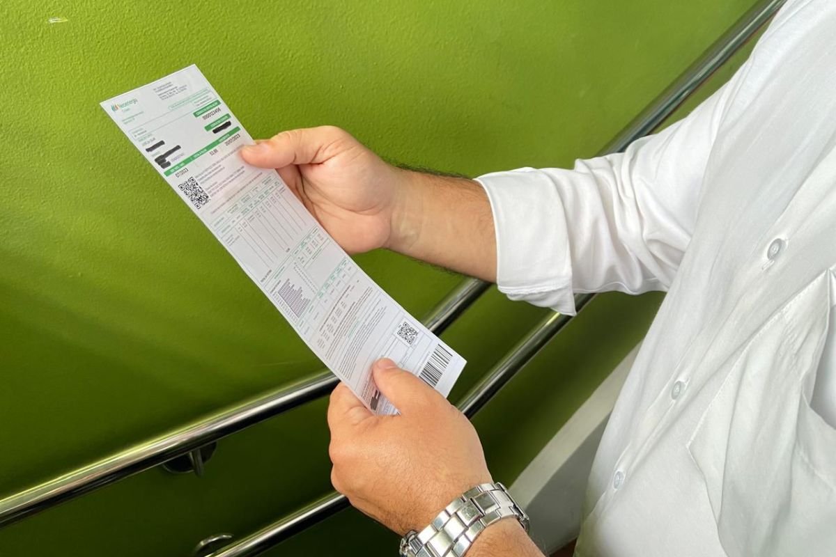 Cerca de 7 mil famílias no RN podem perder a Tarifa Social de energia por divergências cadastrais. Veja como regularizar e manter o benefício.