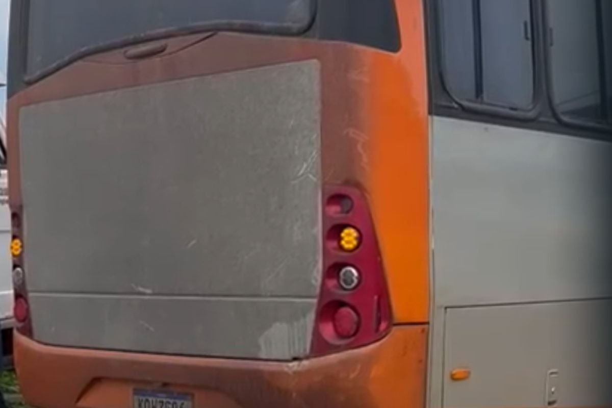 Polícia Civil recupera ônibus furtado no Piauí durante ação no município de Mossoró.