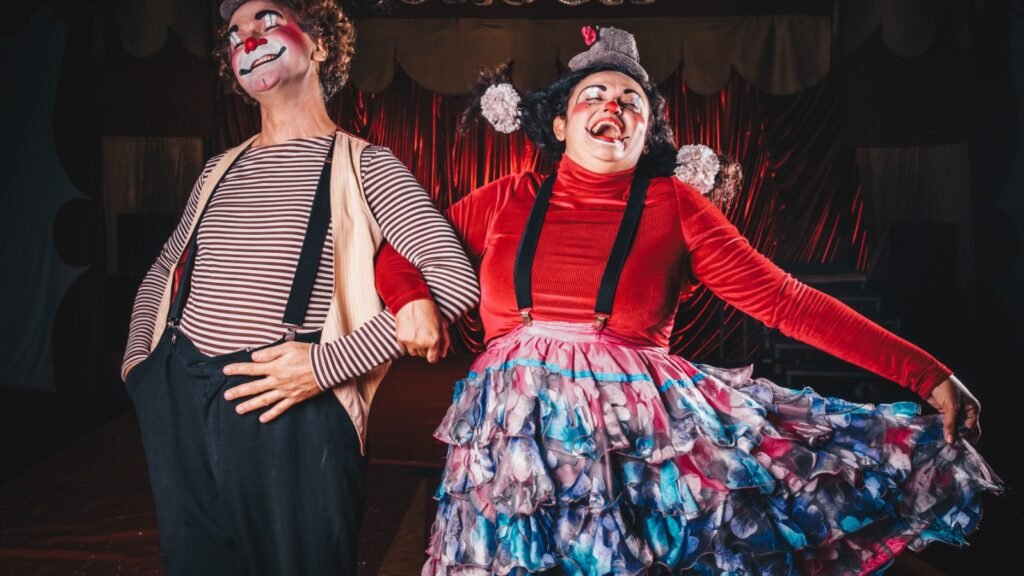 Espaguete e Ferrugem sobem ao palco do Bosque Encena no Parque das Dunas com espetáculo gratuito e cheio de humor.