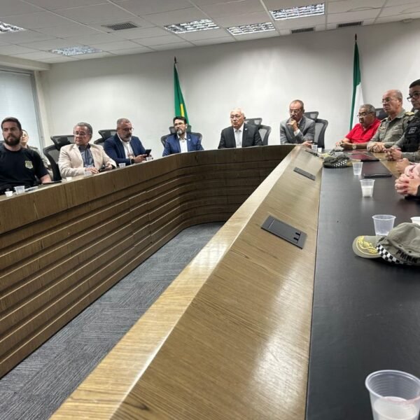 Governo do RN reforça segurança para garantir circulação de ônibus em Natal. Linhas seguem normais com ajustes pontuais.