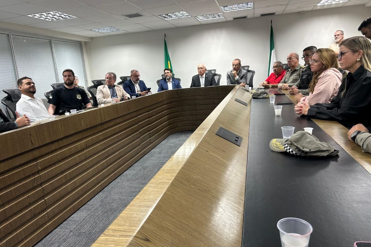 Governo do RN reforça segurança para garantir circulação de ônibus em Natal. Linhas seguem normais com ajustes pontuais.