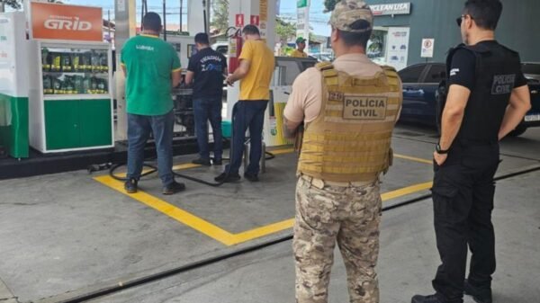 Operação em postos no RN autua estabelecimentos por preços abusivos e irregularidades. Ação ocorreu em Natal e Grande Natal.