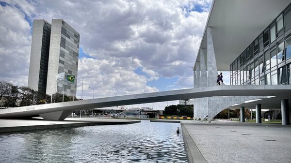 Imagem do Espelho de água do prédio do Senado Federal