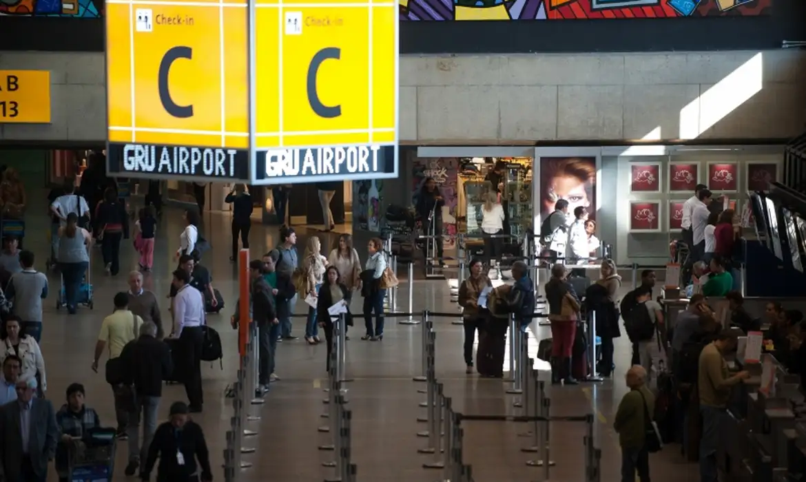 Finados: aeroportos do Brasil devem receber mais de 2 milhões de passageiros